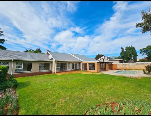 5 BEDROOM PROPERTY TO RENT IN CONSTANTIA KLOOF